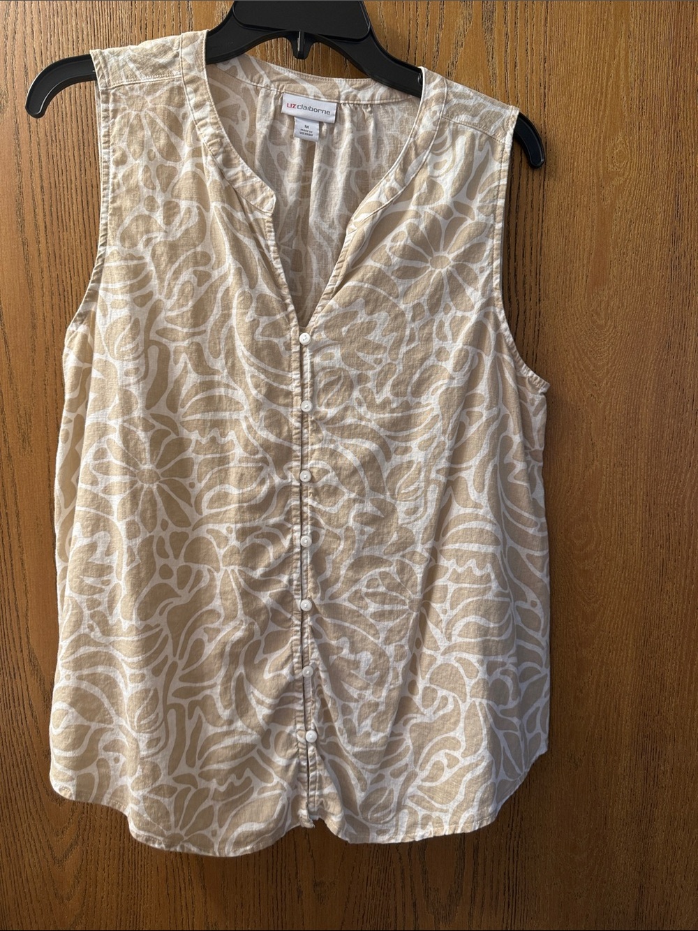 Liz Claiborne Beige and White Floral-Print Sleeveless Button Top